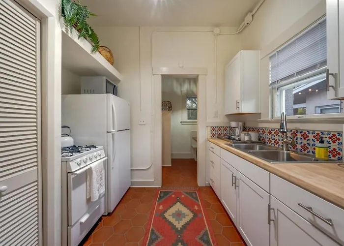 Сasa de vacaciones Charmer, 3 Blocks From U Of A, 1 Bedroom 1 Ba, Sleep 3