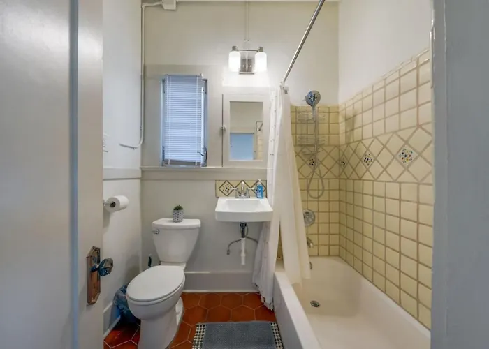 Charmer, 3 Blocks From U Of A, 1 Bedroom 1 Ba, Sleep 3