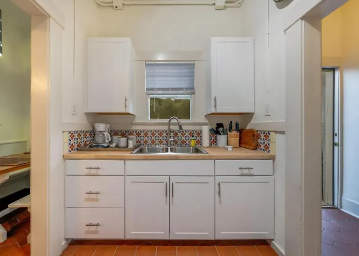 Charmer, 3 Blocks From U Of A, 1 Bedroom 1 Ba, Sleep 3 Tucson